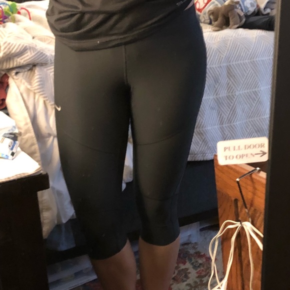 Nike dri-fit workout capris - Picture 6 of 6